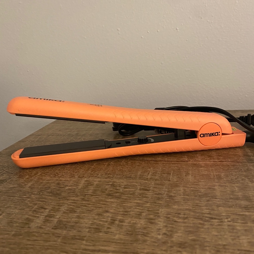 Amike 1.25" Ceramic Flat Iron/Straightener - BRAND NEW